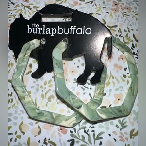 Boutique green cream marble women’s hoop dangle earrings NWT